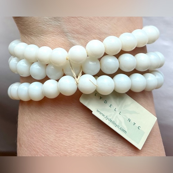 White bead 3 elastic bracelets NWOT- elephant luck pendant jewelry - Picture 9 of 12